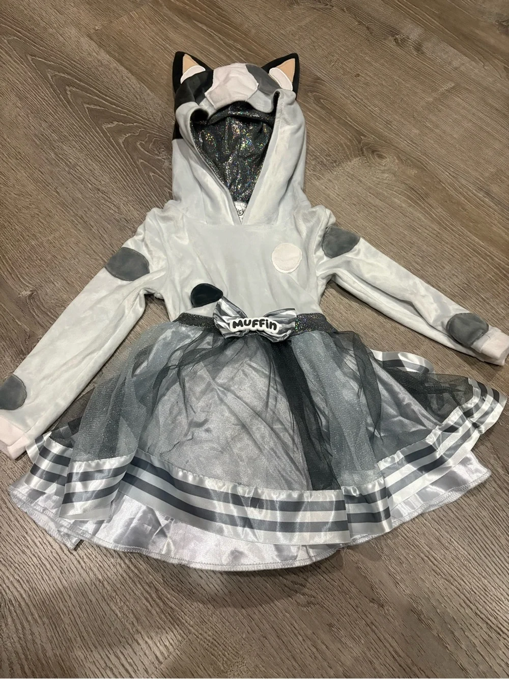 Bluey. Gray Muffin Cat Hooded Costume Dress. 3T-4T.